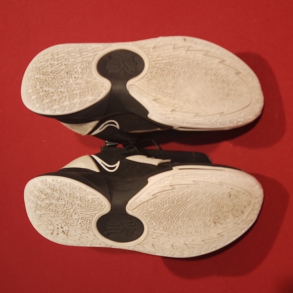 Nike Kyrie Low 5 - Picture 2 of 4